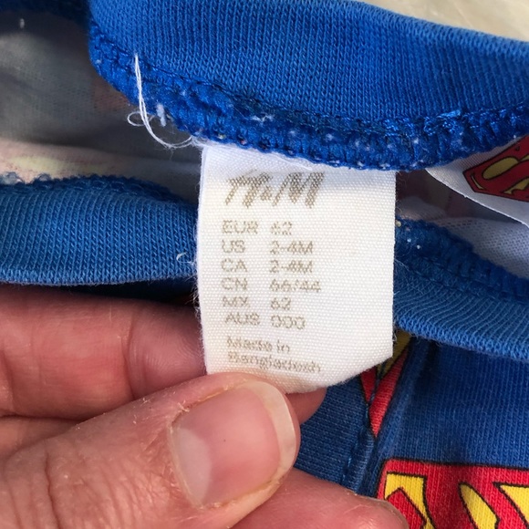 H&M Superman Snap Romper 2-4M - Picture 3 of 5